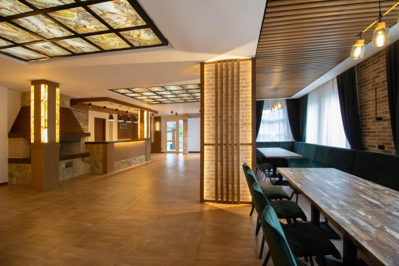 Berghaus Bucovina Hotel Câmpulung Moldovenesc Buitenkant foto