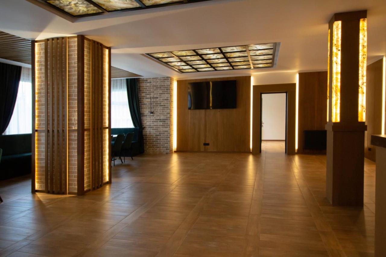 Berghaus Bucovina Hotel Câmpulung Moldovenesc Buitenkant foto