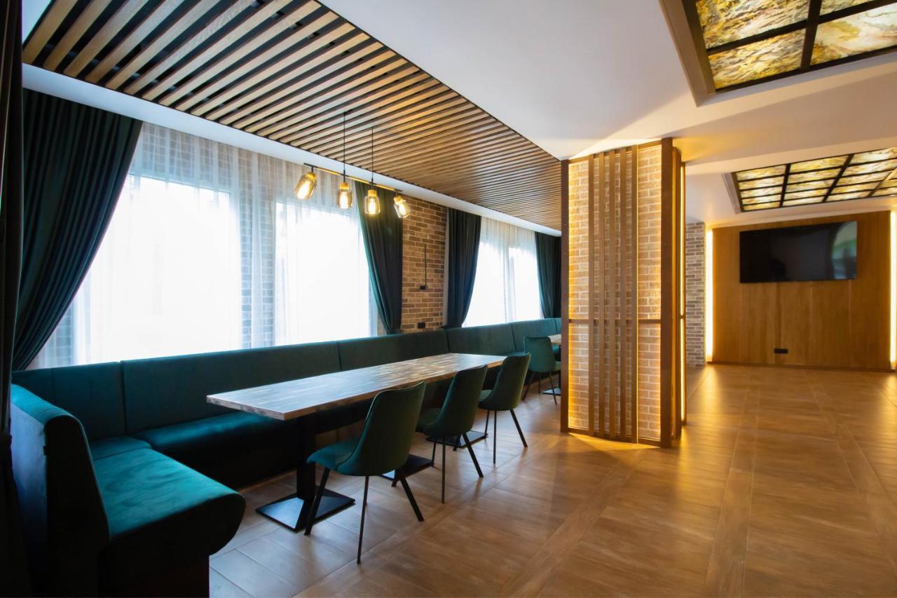 Berghaus Bucovina Hotel Câmpulung Moldovenesc Buitenkant foto
