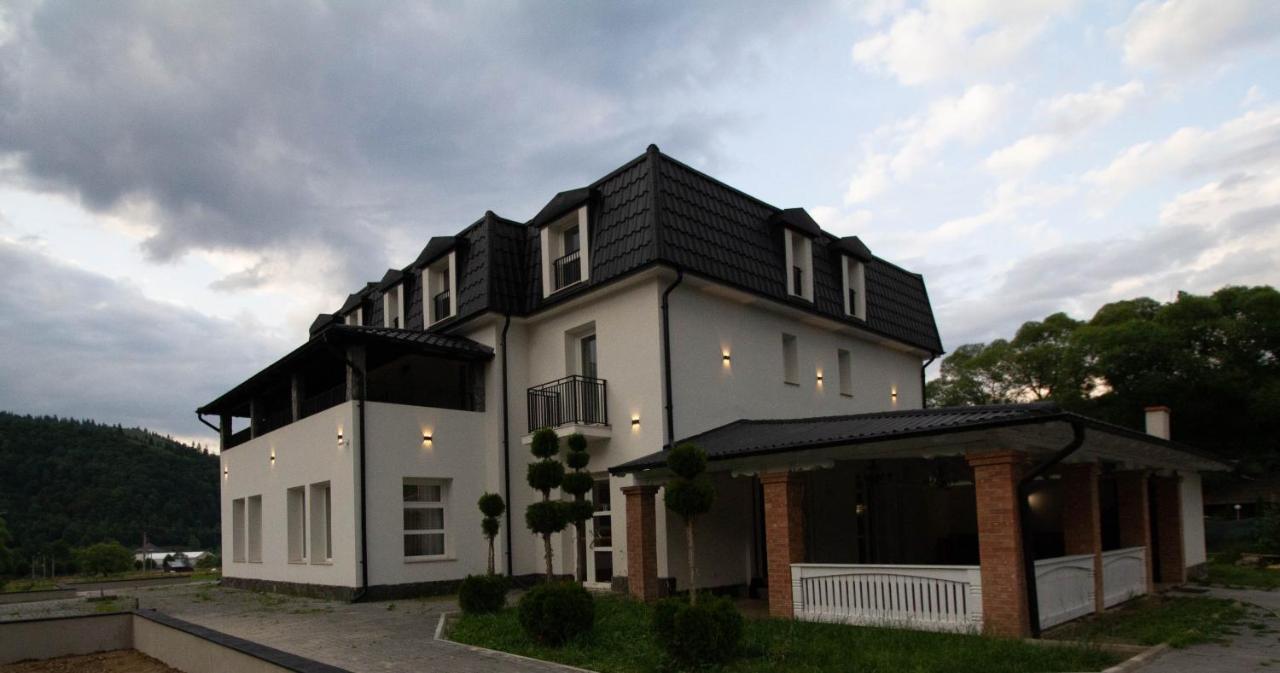 Berghaus Bucovina Hotel Câmpulung Moldovenesc Buitenkant foto